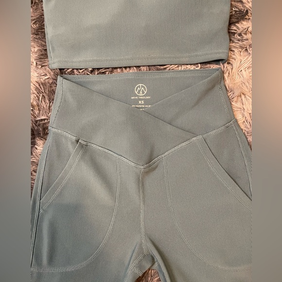 two piece workout set - Picture 2 of 10